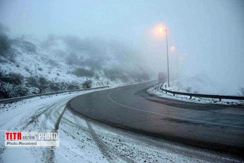 بارش برف گردنه‌های استان قزوین را فراگرفت 