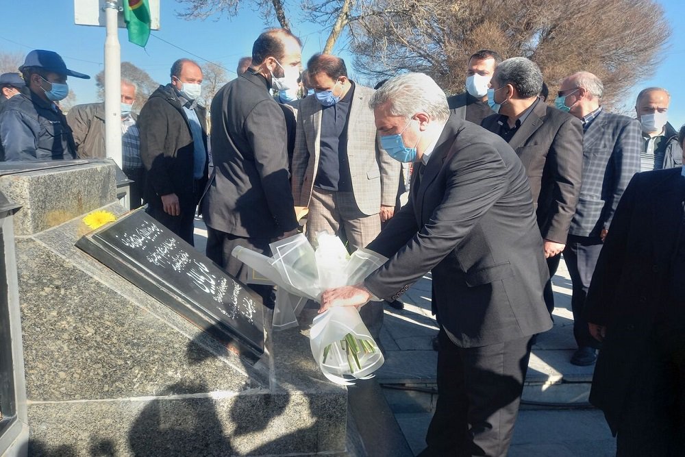 ادای احترام وزیر میراث فرهنگی به مقام شامخ شهیدان قزوین