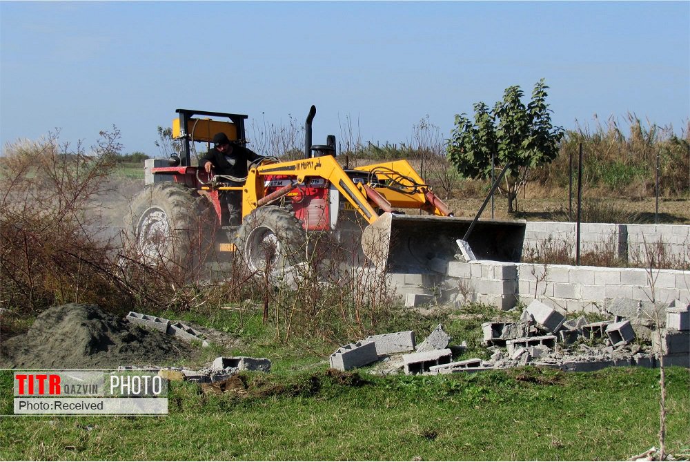 تخریب 27بنای غیرمجاز در اراضی کشاورزی بوئین زهرا 