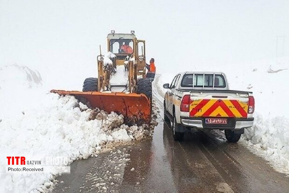 مسیر 76 روستای قزوین با بارش برف مسدود شد