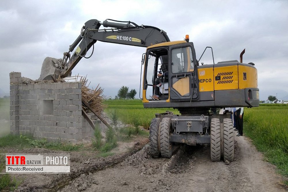 تخریب 53 بنای غیر مجاز در اراضی کشاورری قزوین