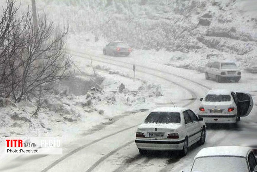 بازگشایی 26 راه روستایی مسدود شده از برف در قزوین
