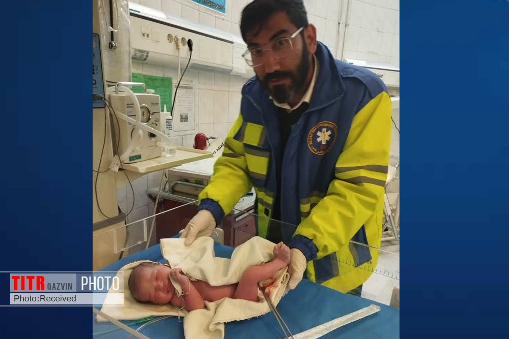 نوزادی که برای دیدن دنیا عجله داشت در آمبولانس متولد شد