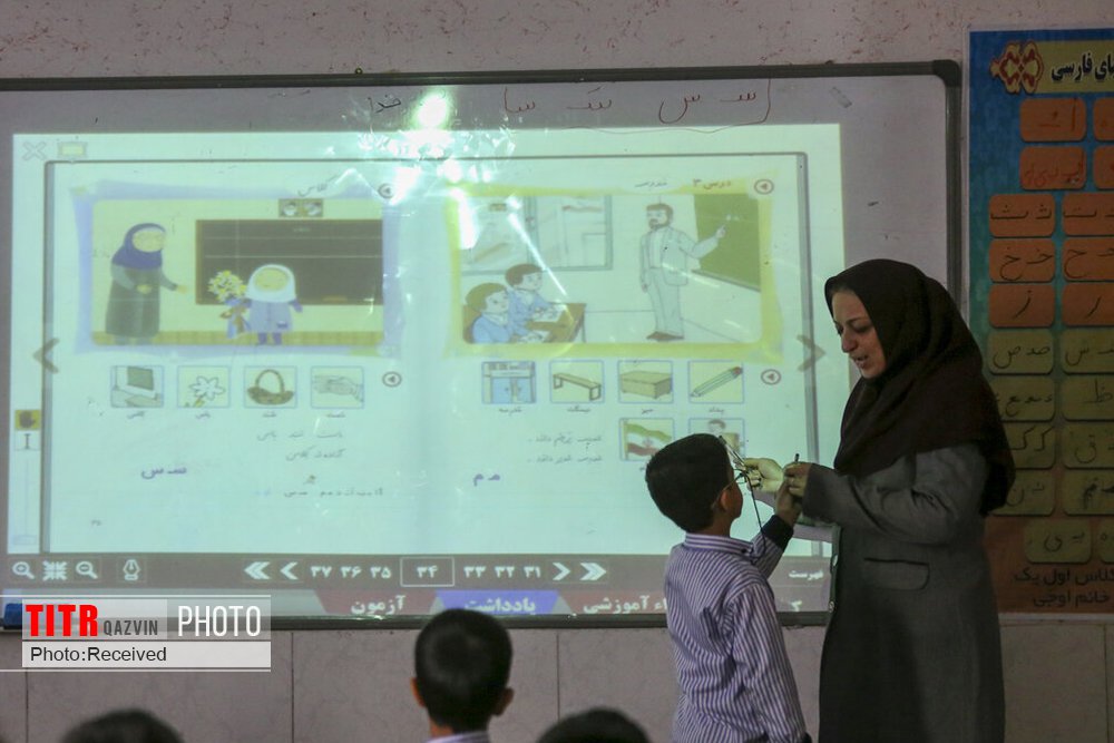 اتباع خارجی نمی‌توانند در ایران معلم شوند